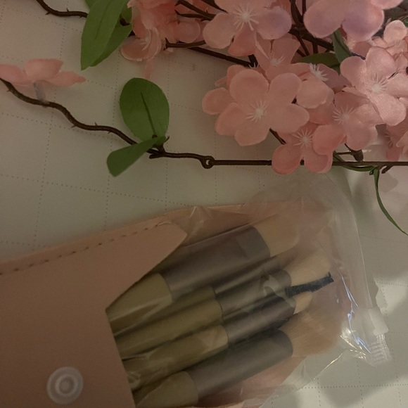 New Makeup 8 Brush Set in Cotton Candy Pink Case - Perfect Mother’s Day Gift 🍑 - Picture 4 of 6